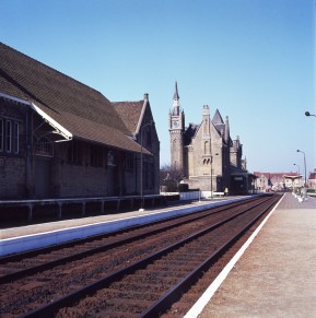Veurne - SNCB K04011-004 (2).jpg